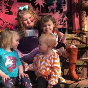 Meet your Posher, Paulapoo